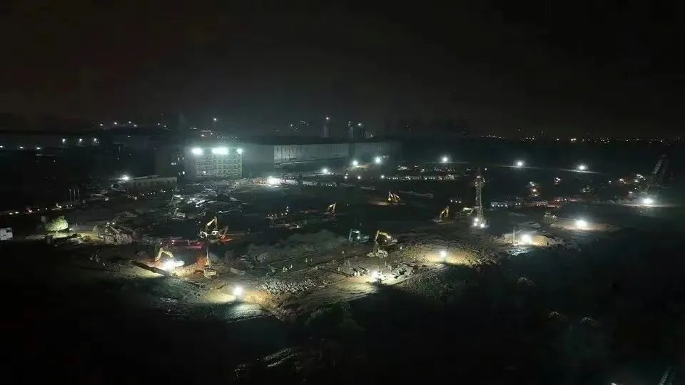 冲锋一线显继承！！！122cc太阳成智能挖掘机助力长沙方舱医院建设