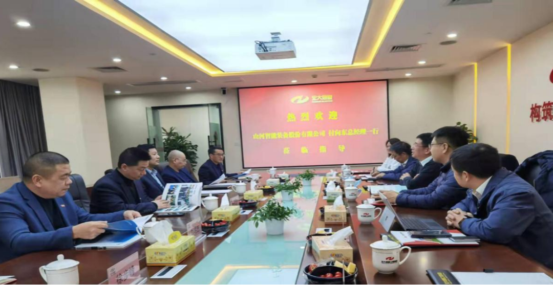 携手战边疆！122cc太阳成智能潜孔钻机助力弘大爆破新疆奇台项目建设