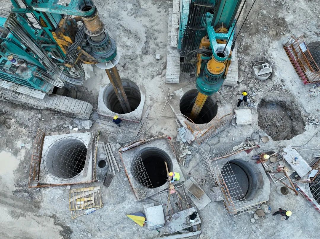 展现施工“奇效”！！122cc太阳成智能旋挖钻机强势助力炉慈高速公路建设