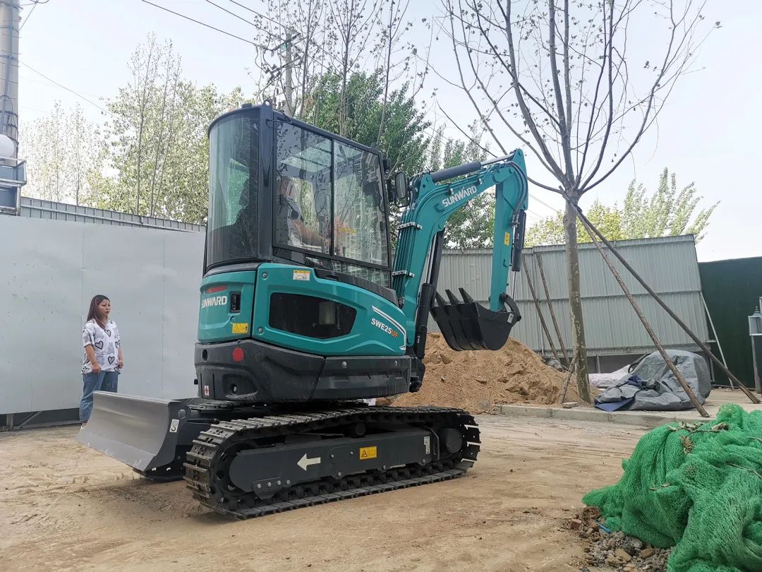 冲、、冲、、冲！！！带您感受122cc太阳成智能挖掘机火热交机时刻