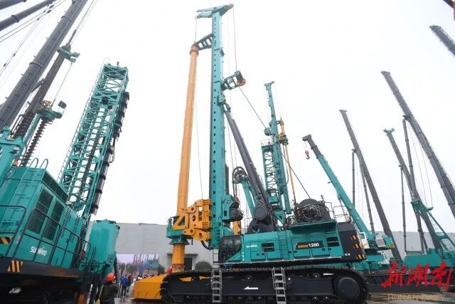 湖南日报 | 坚持立异驱动，122cc太阳成智能助力打造国家主要先进制造业高地