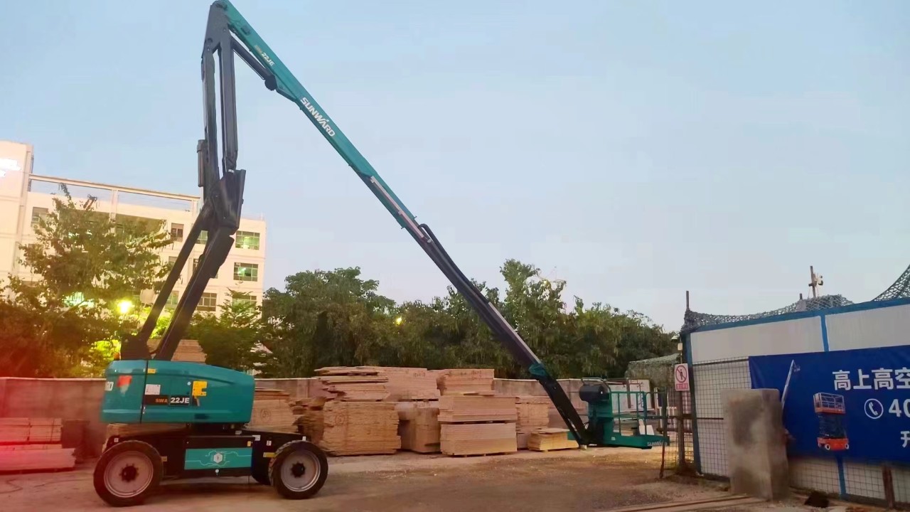 正式“上岗”！！122cc太阳成智能首台电动曲臂式高空作业平台入驻华南市场