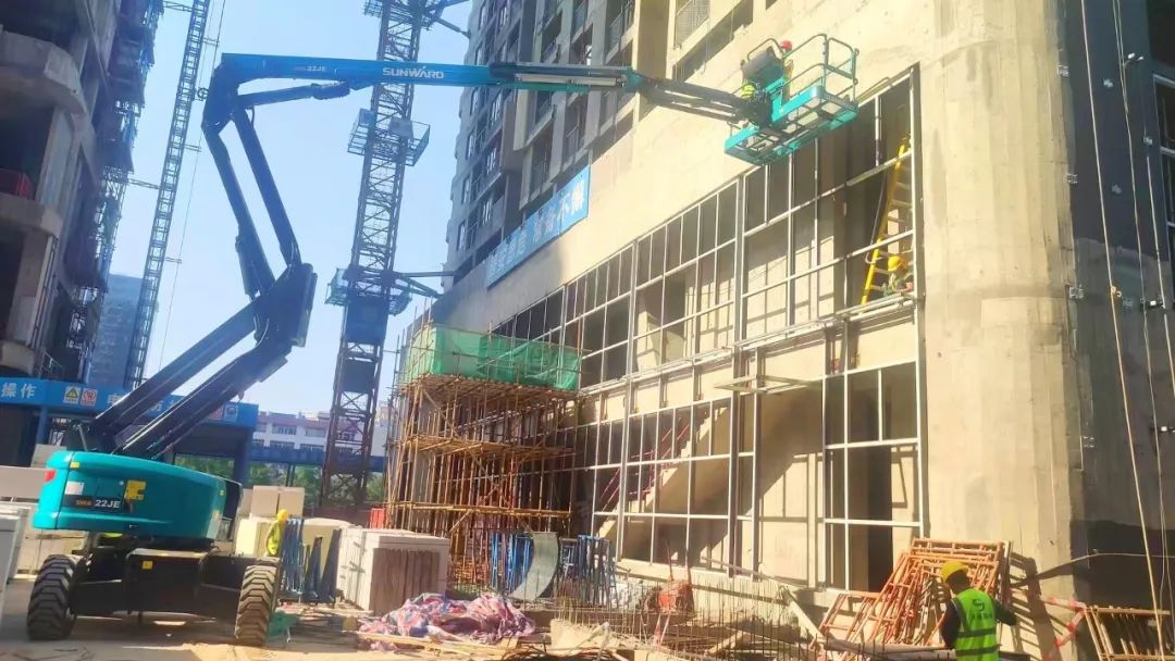 正式“上岗”！！122cc太阳成智能首台电动曲臂式高空作业平台入驻华南市场