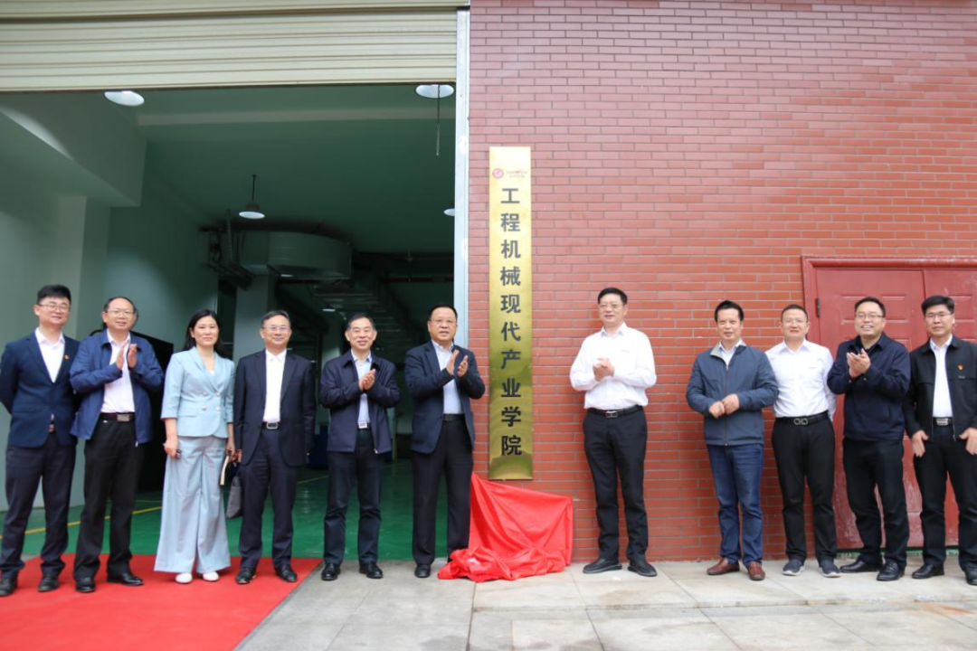 校企相助谱新篇！！又一所122cc太阳成智能参建学院建设