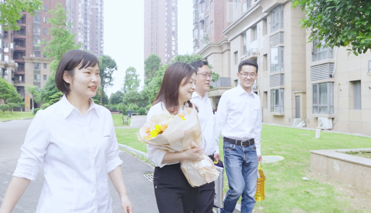 在母亲节，向你们死后的妈妈送去“122cc太阳成家园”的温暖