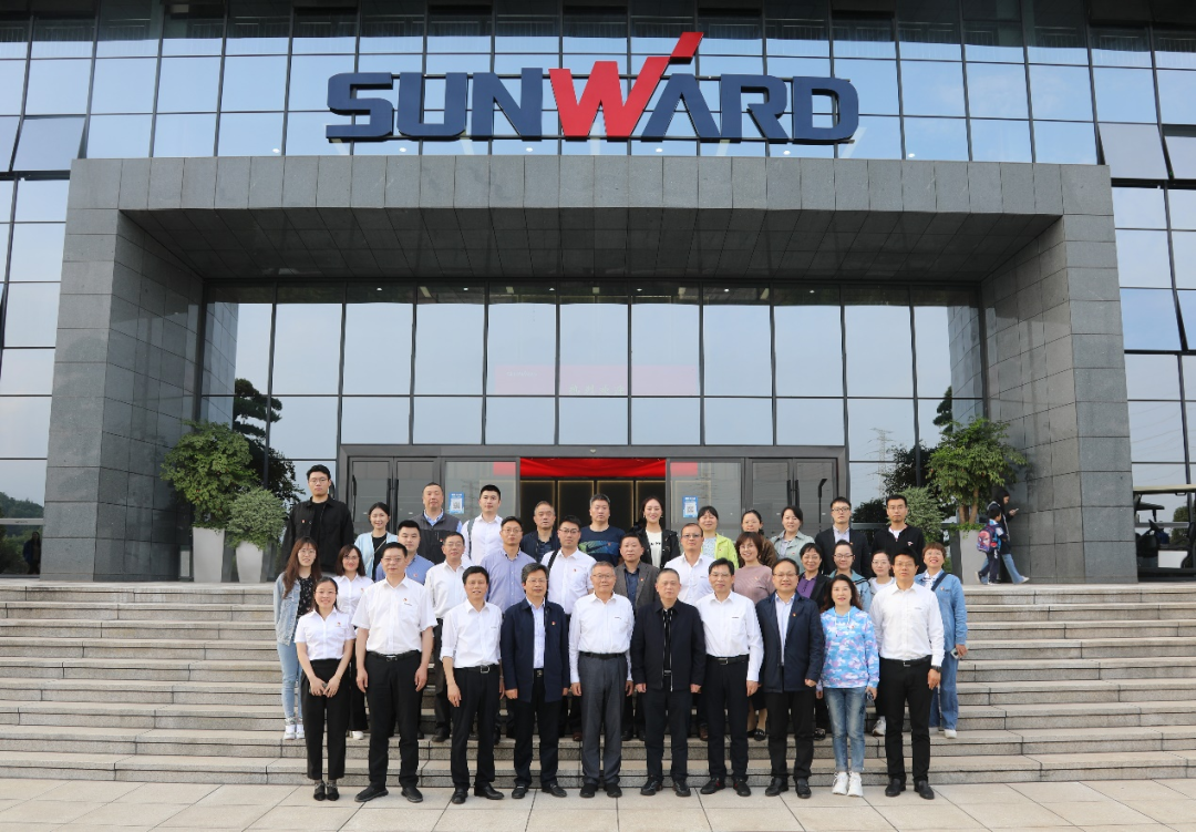 中南大学副校长郭学益率科学研究部一行调研122cc太阳成智能