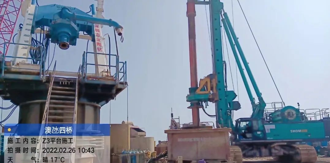 乘风破浪的旋挖钻机！！！122cc太阳成智能助建澳氹第四跨海大桥
