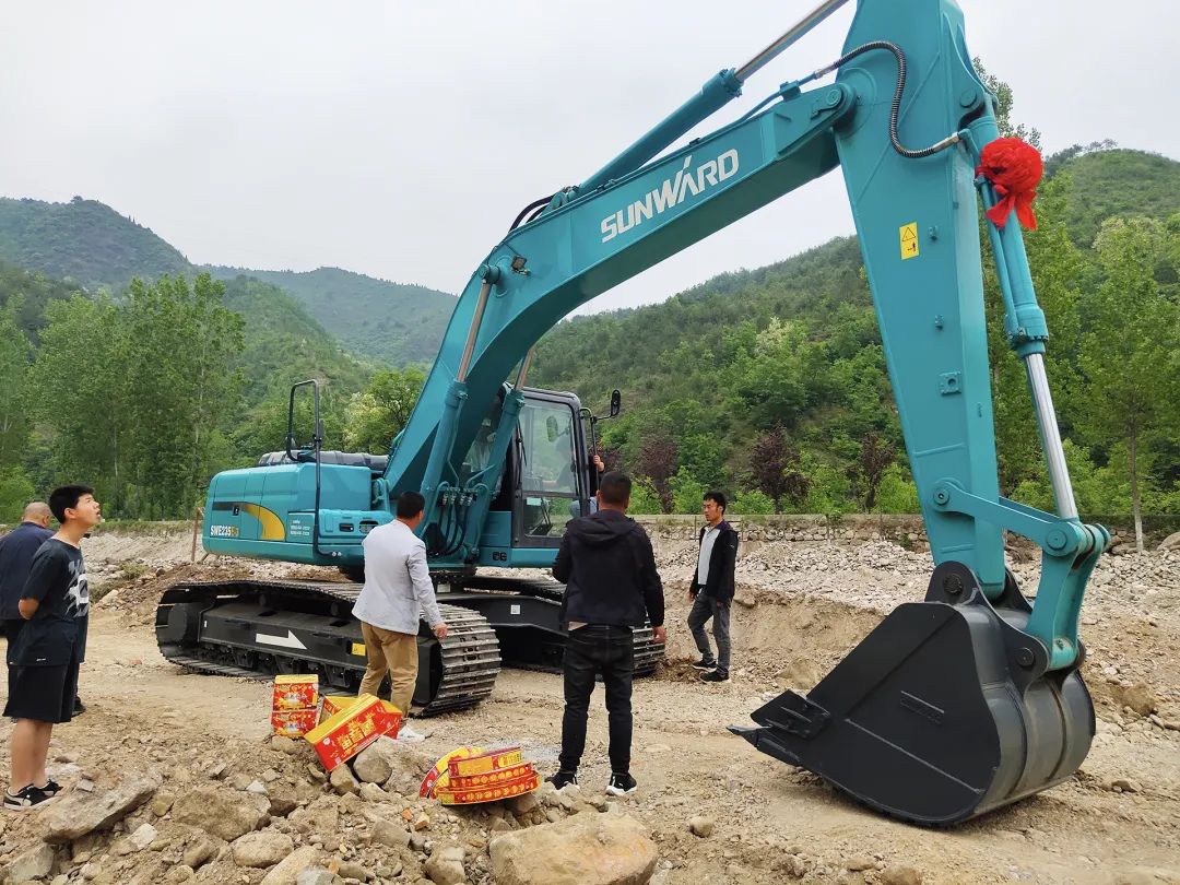 三员122cc太阳成挖机“悍将”收服“铁粉”一枚，凭什么？