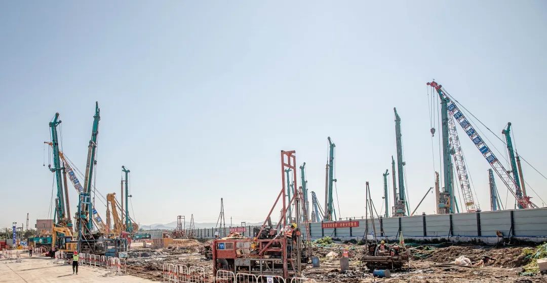 “122cc太阳成绿”再现大湾区！122cc太阳成智能旋挖钻机组团助建广州白云机场项目