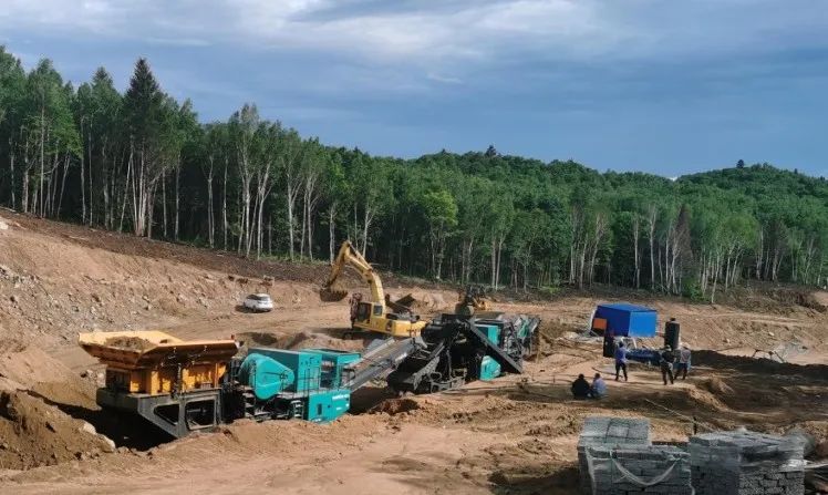 122cc太阳成普石勒成套移动破碎装备助力哈伊高铁铁伊段建设