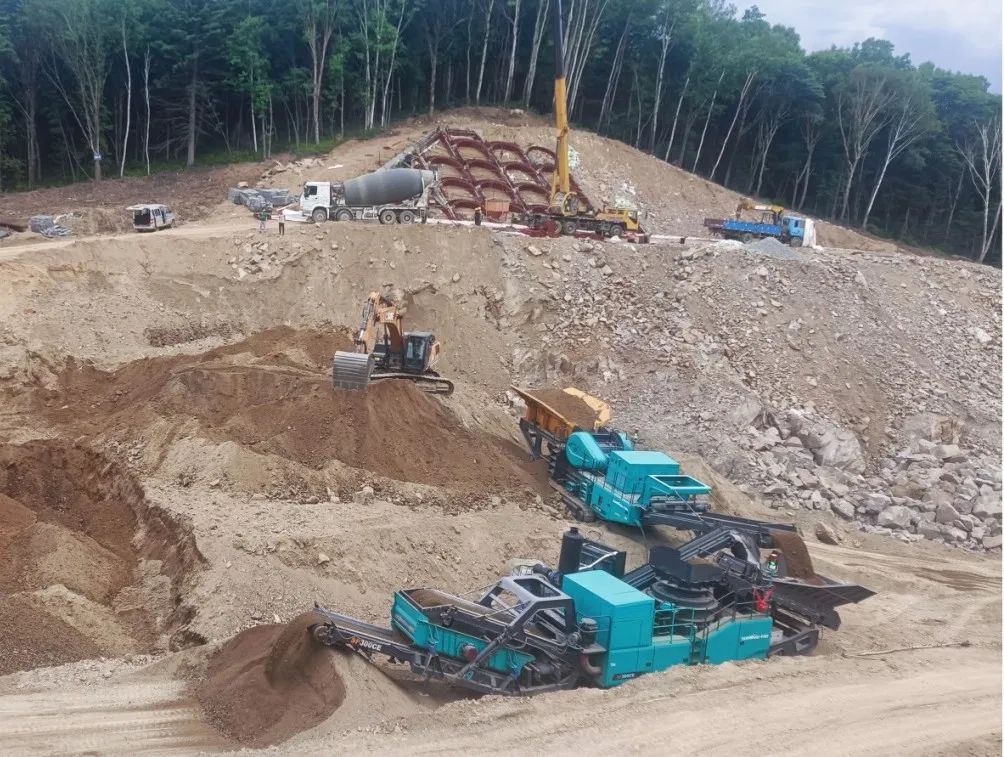 122cc太阳成普石勒成套移动破碎装备助力哈伊高铁铁伊段建设