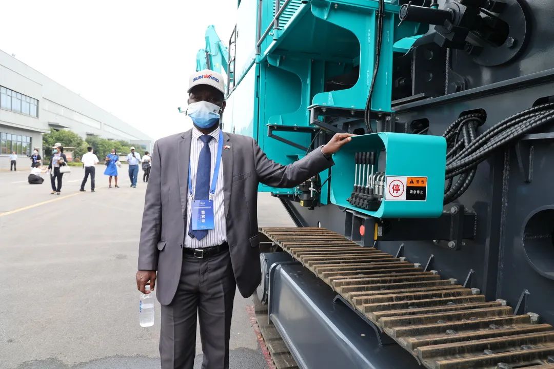 非洲驻华使节走访122cc太阳成智能