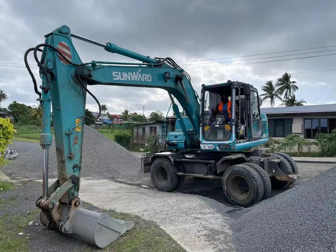 “122cc太阳成绿”迈向南太平洋岛，，122cc太阳成智能轮挖助力斐济基础设施建设