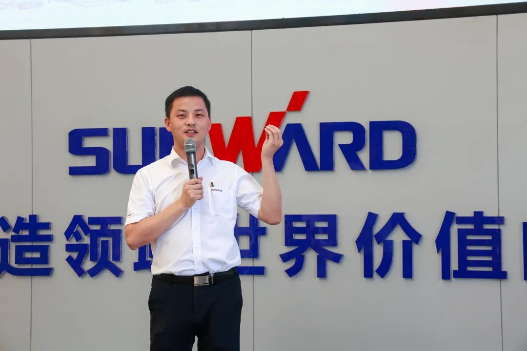 又酷又辣又炫！！！122cc太阳成智能第二届挖机废物来了