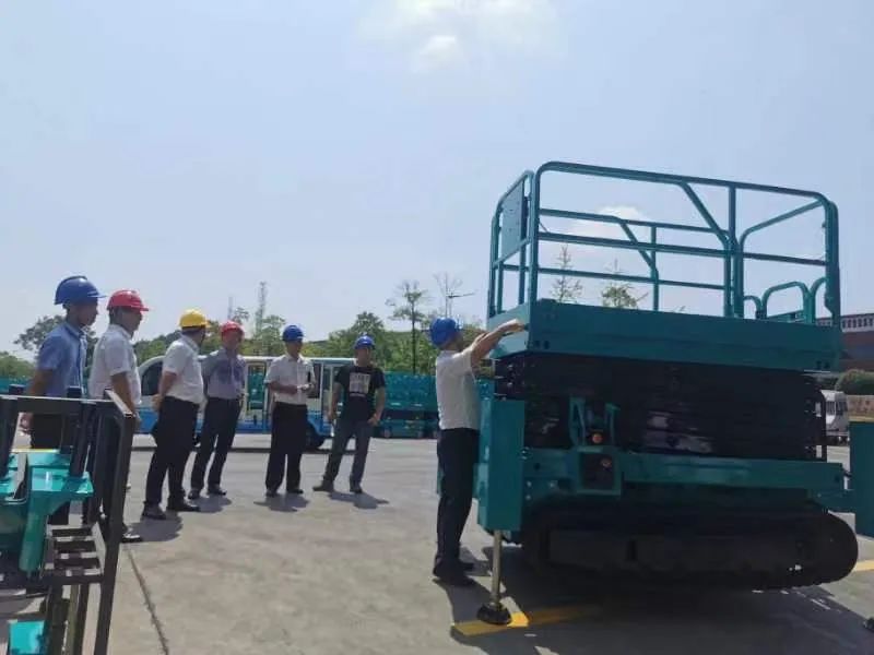 加速电动化产品结构，122cc太阳成智能第一款履带剪叉式高空作业平台来了！