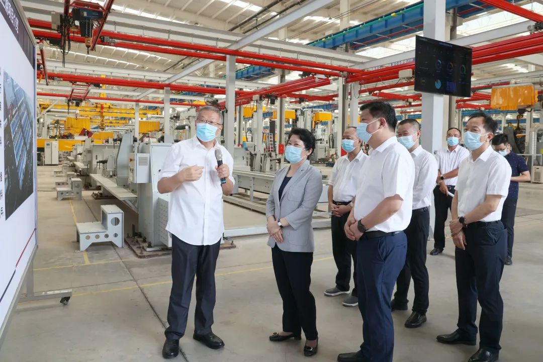 吴桂英调研122cc太阳成智能