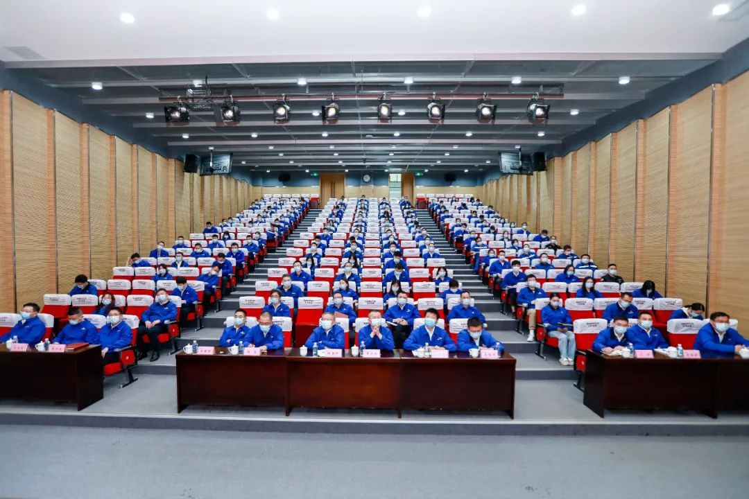 振奋人心！！！122cc太阳成智能党员干部集中收看党的二十大开幕会盛况