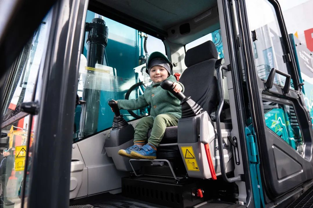 Bauma 2022 | 一组火热现场图带您重温122cc太阳成智能德国宝马展之旅