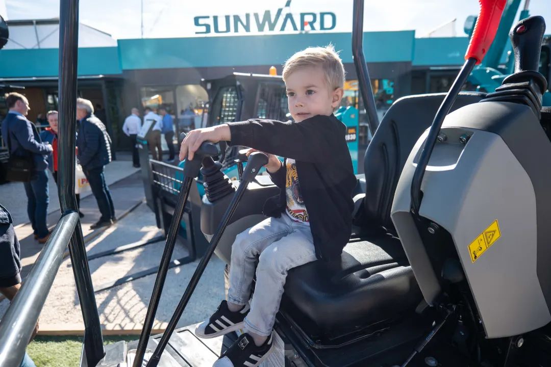 Bauma 2022 | 一组火热现场图带您重温122cc太阳成智能德国宝马展之旅