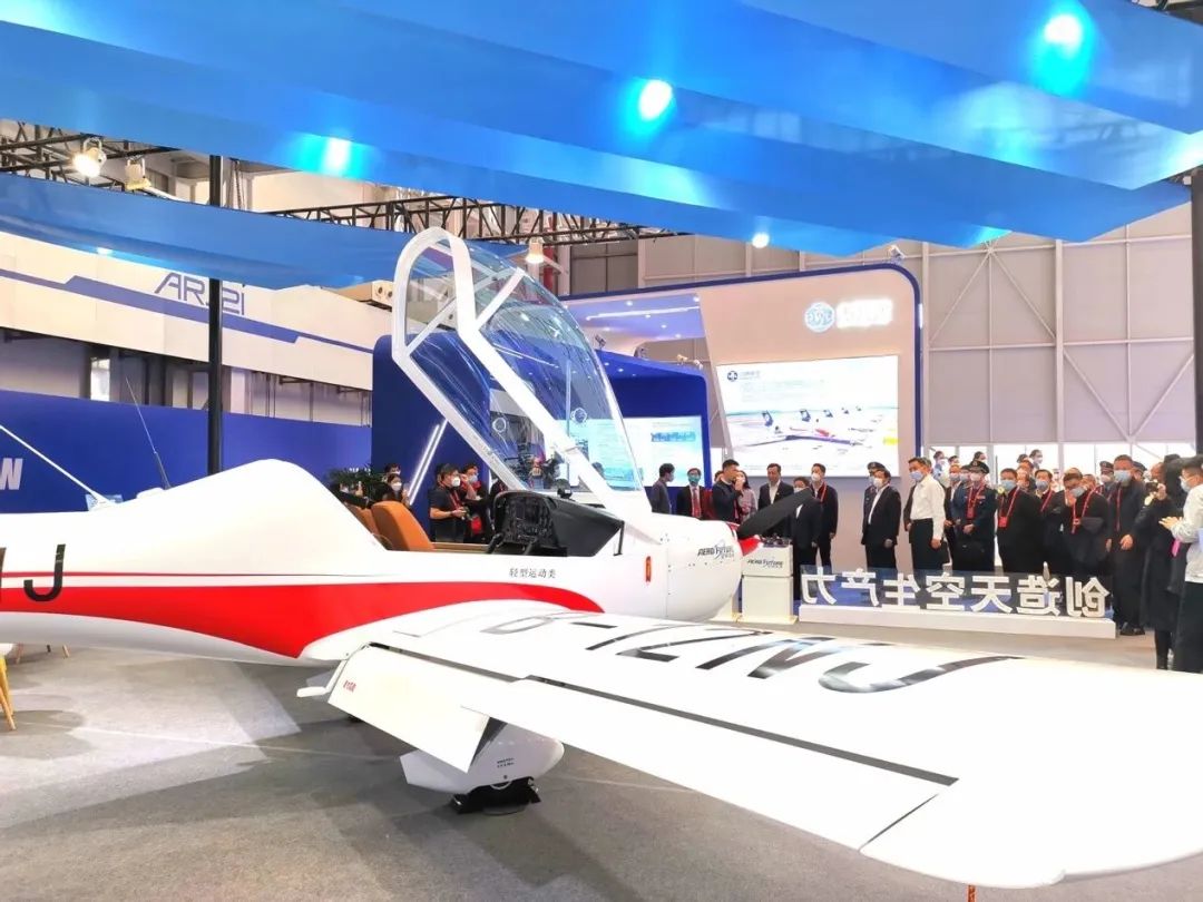 逆势飞翔！！！122cc太阳成航空携手相助同伴亮相2022南昌航行大会