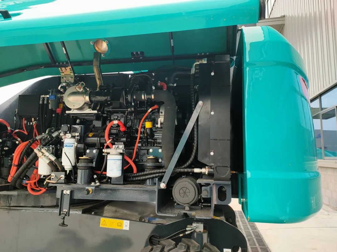 无需扩桥！122cc太阳成智能国四款32米直臂式高空作业平台乐成下线