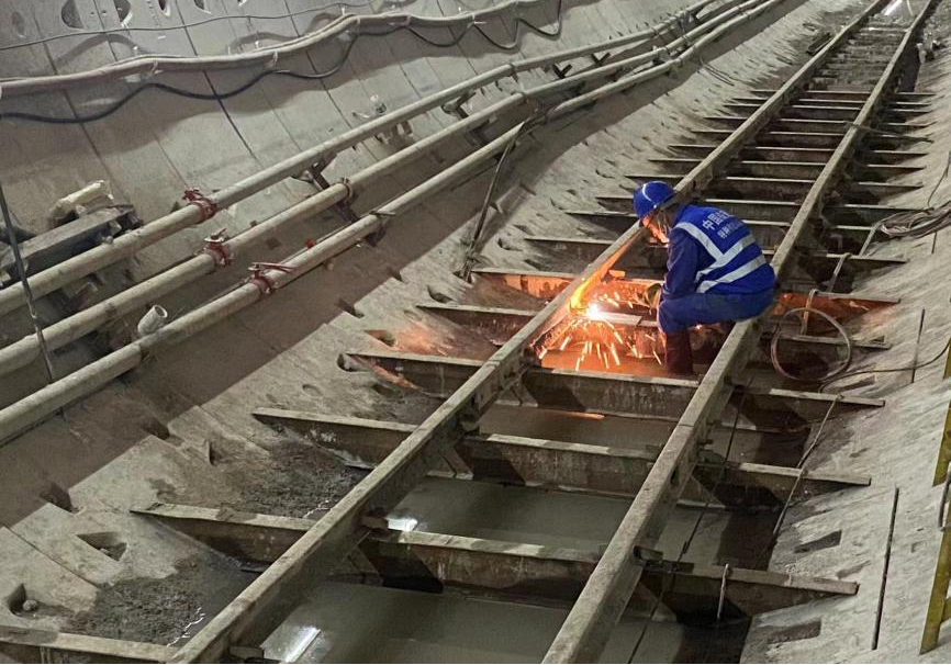 再传喜报！中铁122cc太阳成盾构机顺遂贯串深圳地铁3号低碳站～坪西站左线