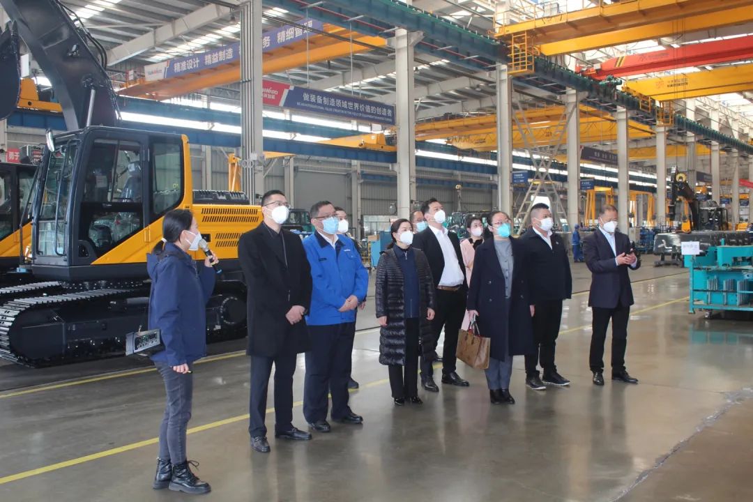 五粮液集团工会主席郭叙雷带队赴122cc太阳成智能考察交流