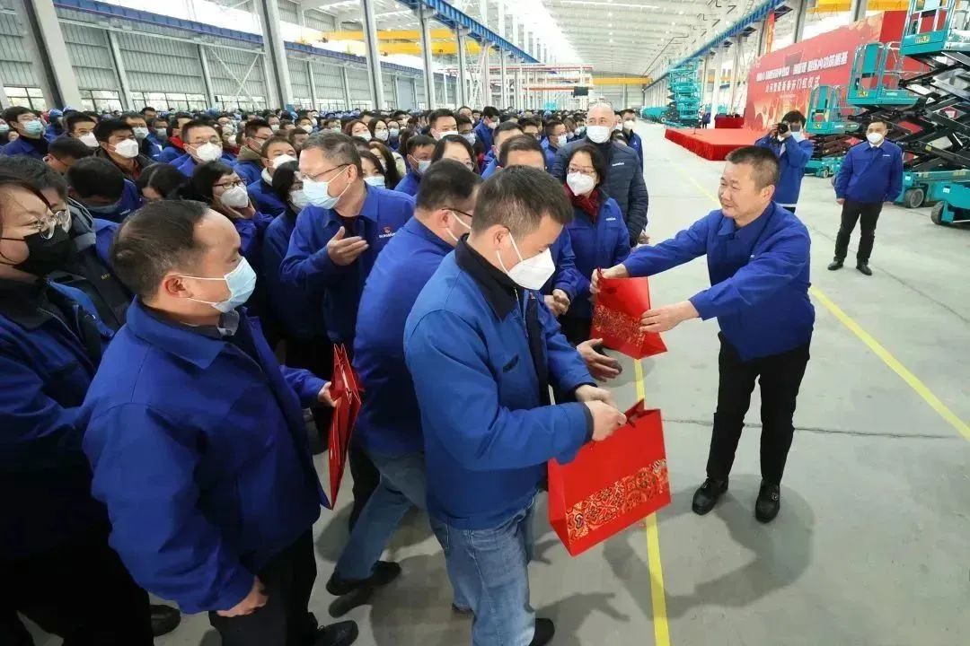 莫道君行早，，更有早行人！！122cc太阳成智能癸卯兔年开工大吉