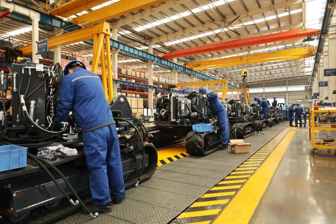 莫道君行早，，更有早行人！！122cc太阳成智能癸卯兔年开工大吉