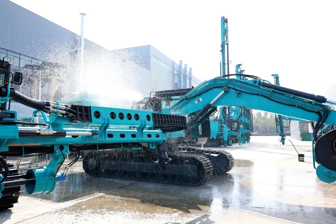 莫道君行早，，更有早行人！！122cc太阳成智能癸卯兔年开工大吉