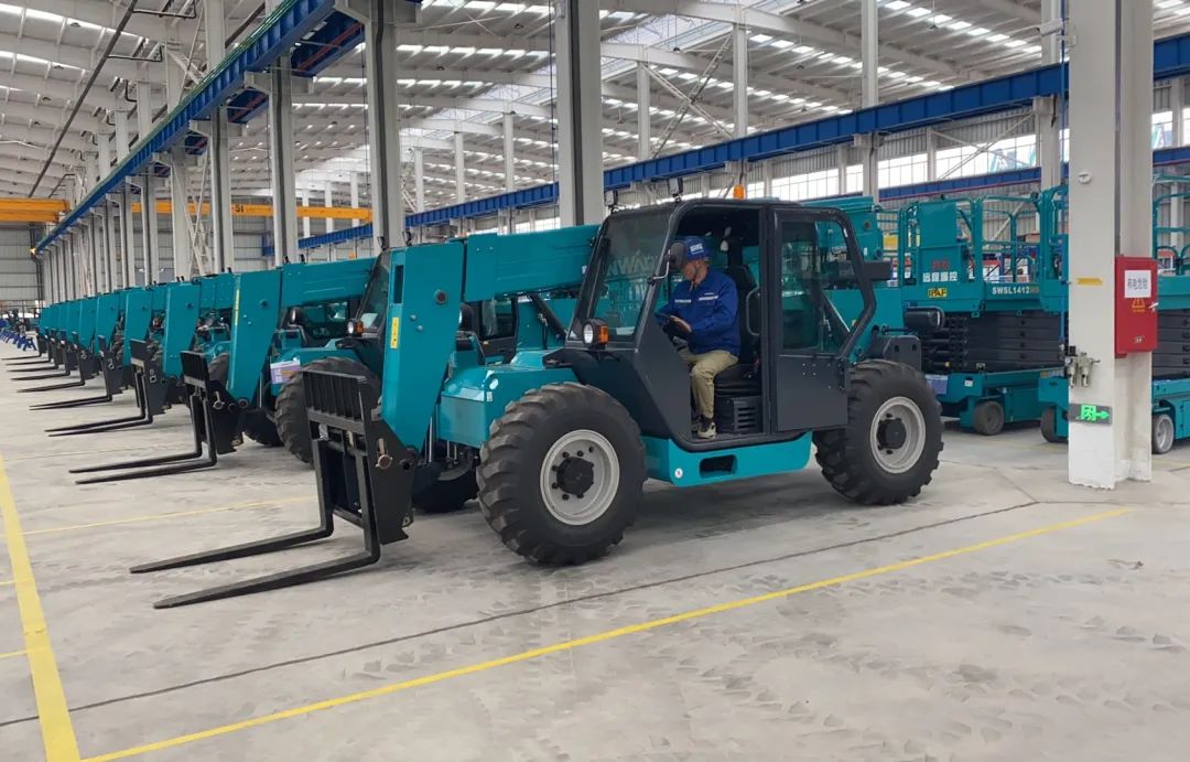 吹响复工“冲锋号”，，，全力冲刺“开门红”！122cc太阳成智能高空机械复工复产举行时