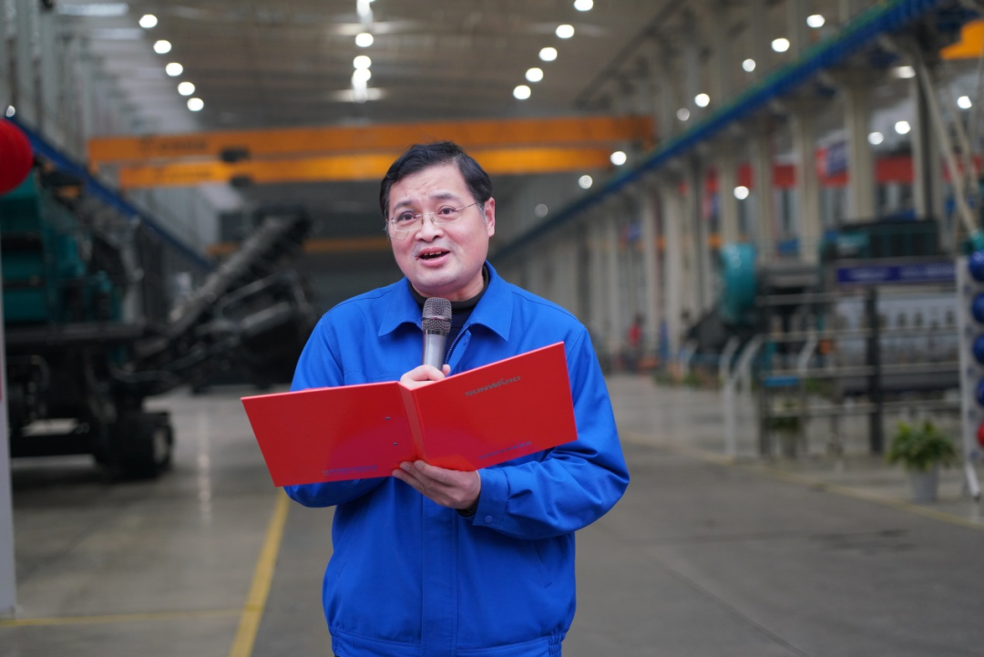 “持证上岗，成为破碎筛分装备的好管家！”