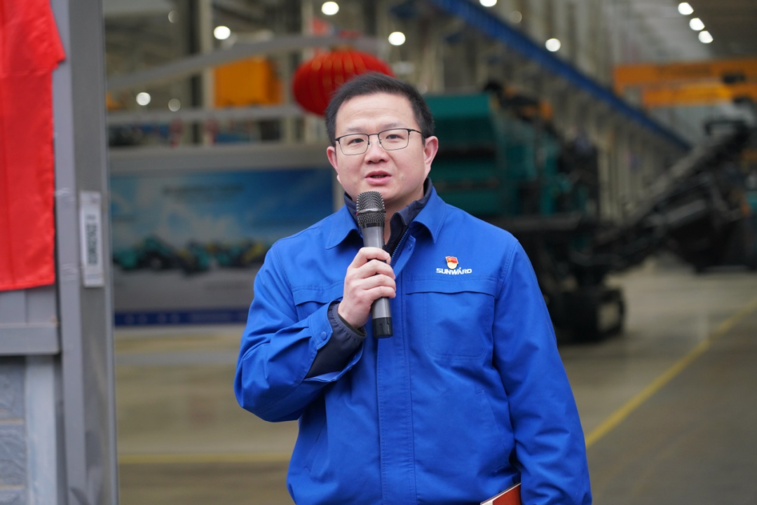 “持证上岗，成为破碎筛分装备的好管家！”