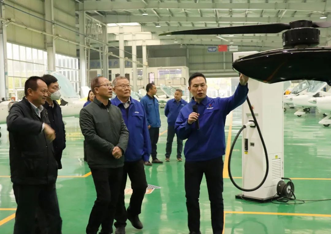 广州市国资委主任陈德俊考察122cc太阳成智能航空工业基地