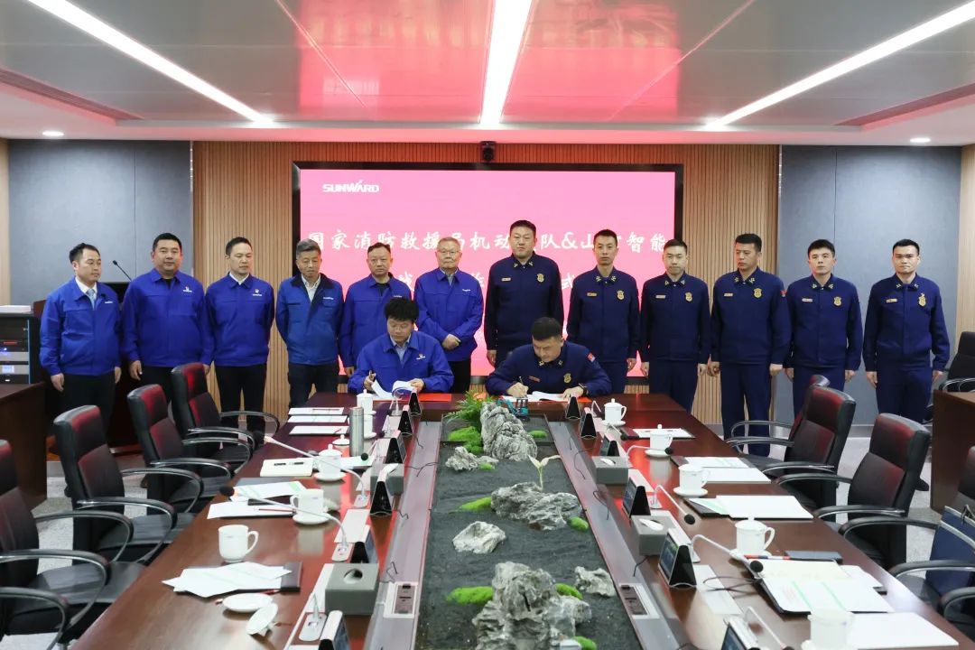 122cc太阳成逍遥协同，助力应抢救援！！122cc太阳成特装、、、122cc太阳成科技与国家消防救援局无邪支队签署战略相助同伴关系协议