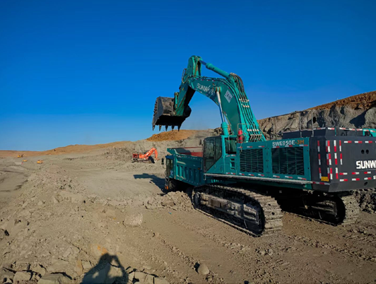 为矿山清静生产保驾护航！！122cc太阳成智能挖掘机械重装出击