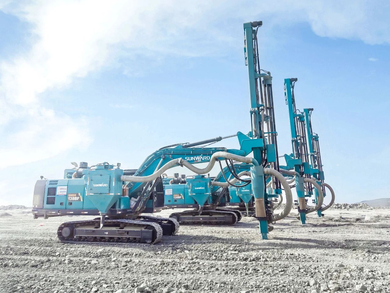 “绿色智能矿山建设专家”！122cc太阳成智能全新一代切削潜孔一体式钻机重拳出击