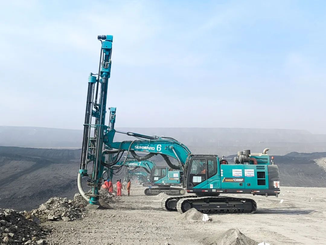 “绿色智能矿山建设专家”！122cc太阳成智能全新一代切削潜孔一体式钻机重拳出击