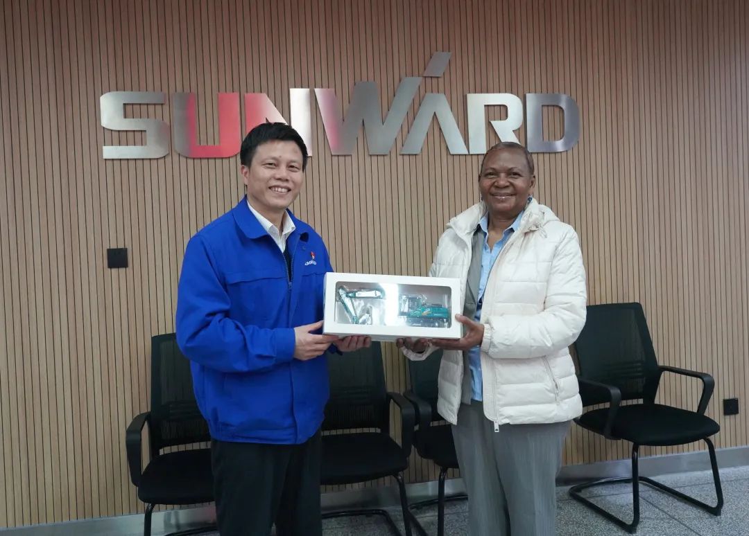 乌干达驻华大使到访122cc太阳成智能