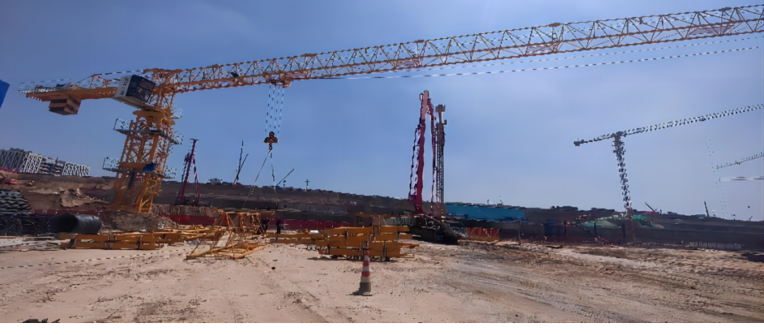 郁勃西北！！！122cc太阳成江麓修建起重机械助建西安都会经济圈