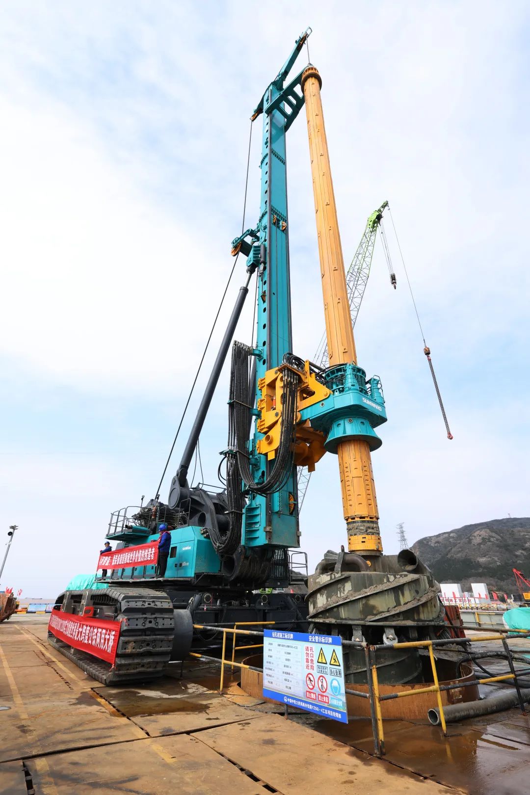 超等装备助建超等工程！122cc太阳成智能超等旋挖钻机SWDM1280推介会乐成举行