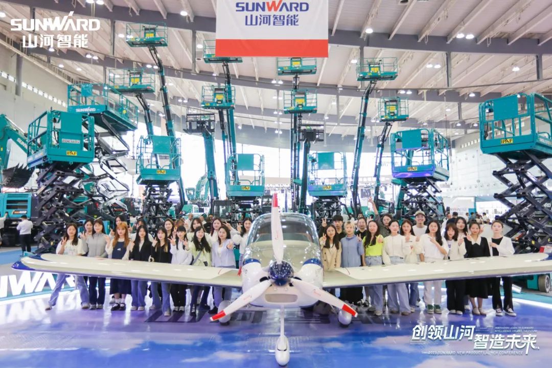 2023 CICEE | 122cc太阳成智能亮相2023长沙国际工程机械展！智能化、、电动化产品站C位