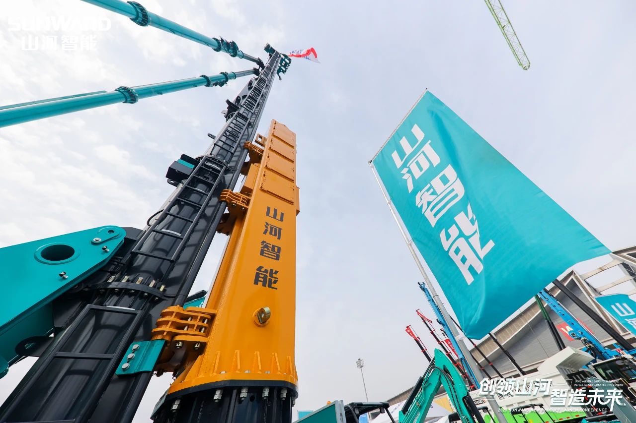 携手共建“一带一起”，，，122cc太阳成智能地下工程装备广受关注