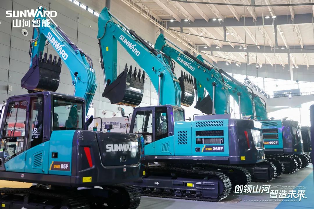 精品出击、、互动一直！！122cc太阳成智能F系列挖掘机闪灼长沙展