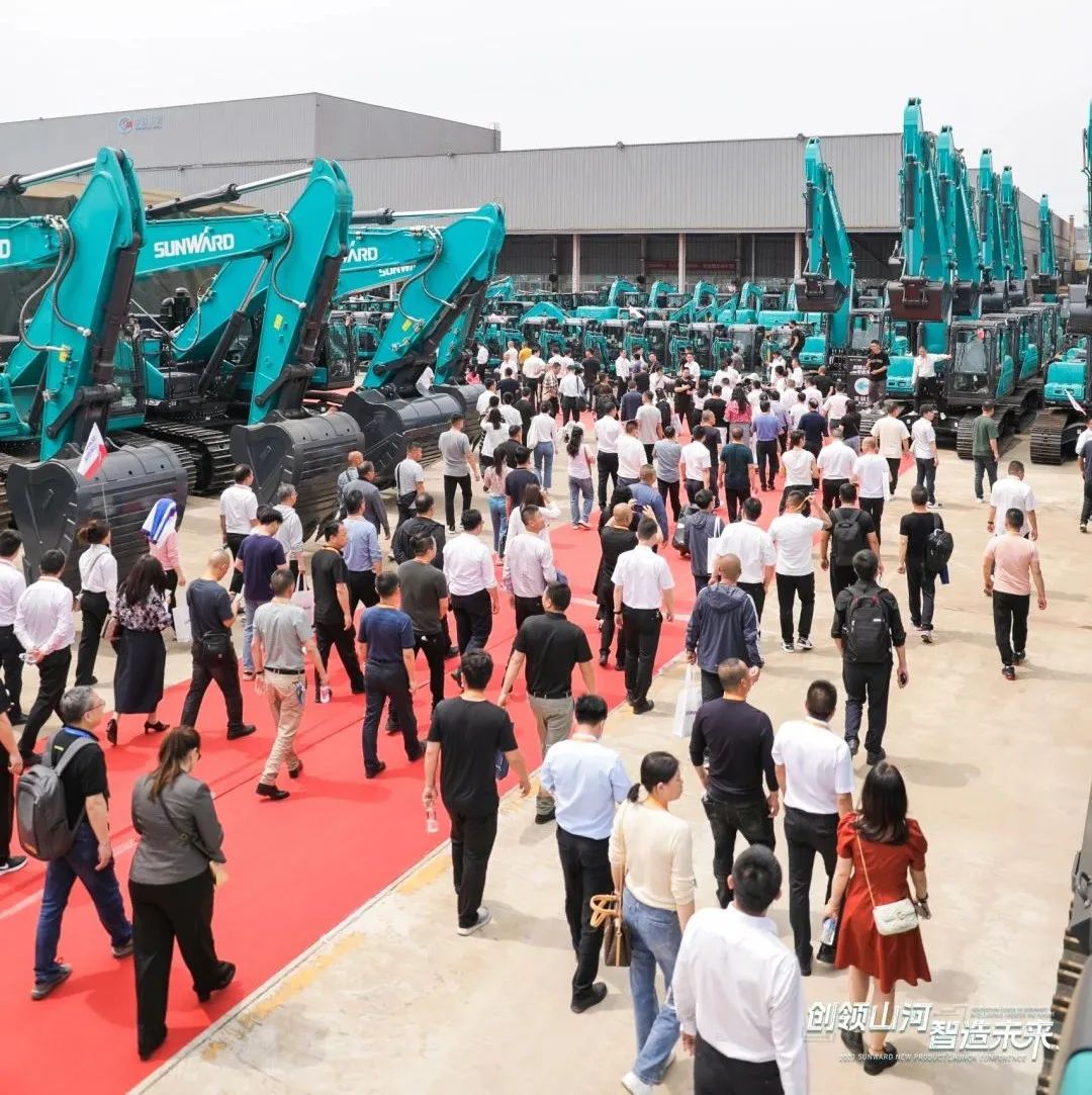 精品出击、、互动一直！！122cc太阳成智能F系列挖掘机闪灼长沙展