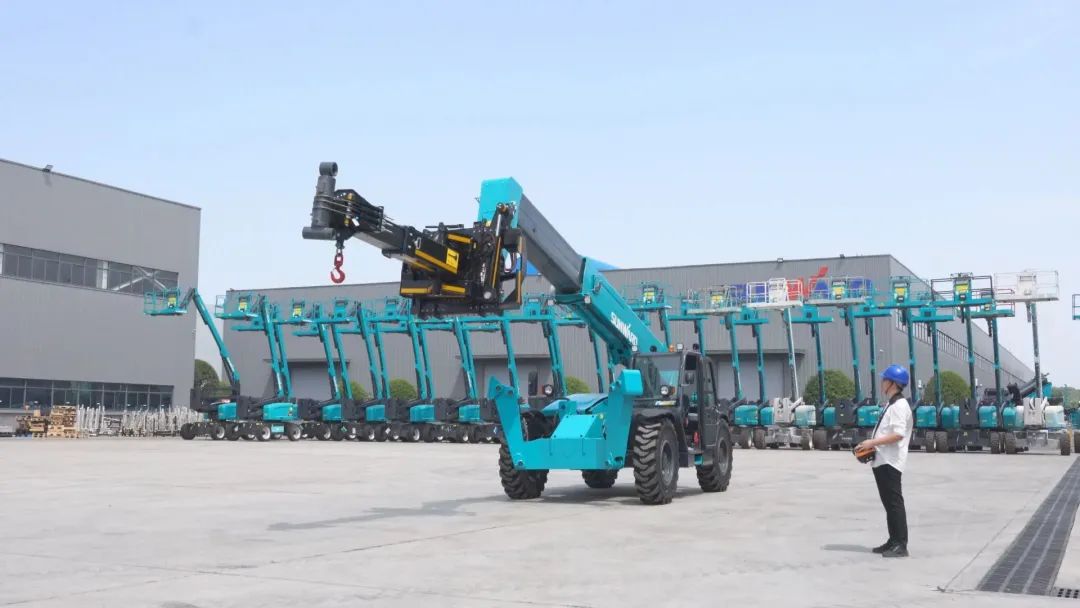 独家定制！！122cc太阳成智能油缸替换机械人顺遂下线