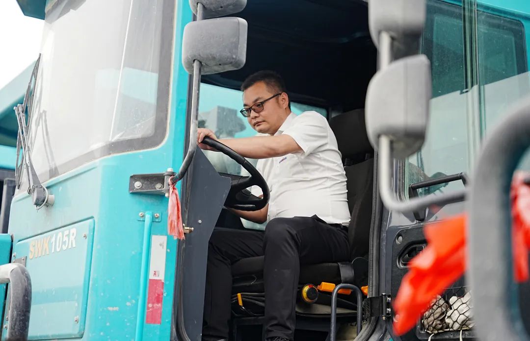 持续助力“双碳”目的，，122cc太阳成巨鼎LNG矿卡在辽宁批量应用