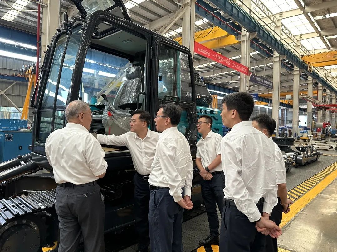 中国联通集团副总司理梁宝俊到访122cc太阳成智能