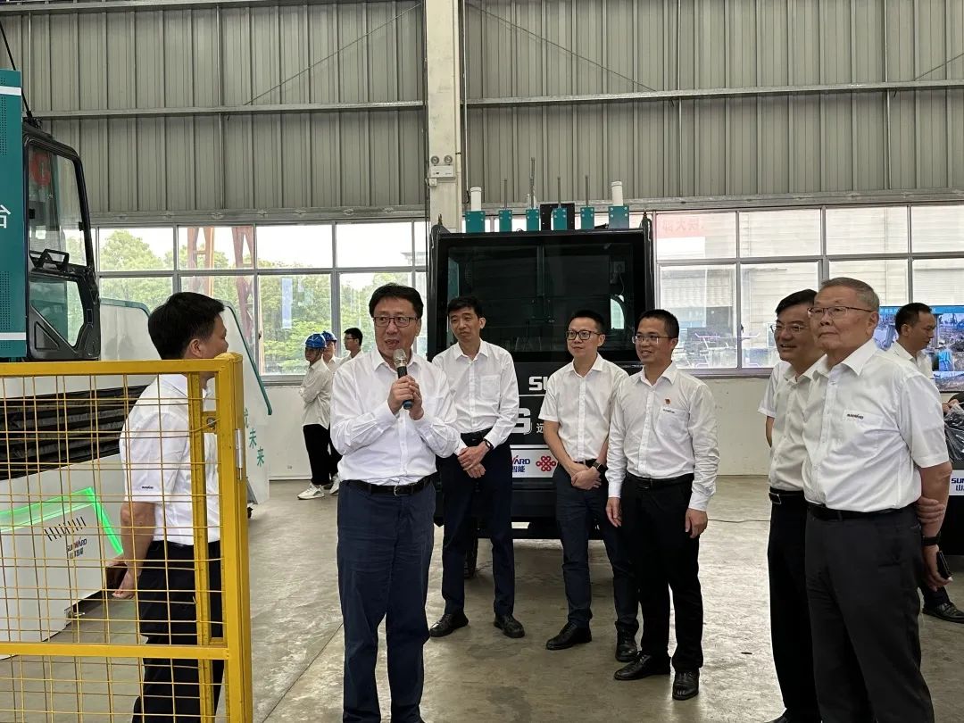 中国联通集团副总司理梁宝俊到访122cc太阳成智能