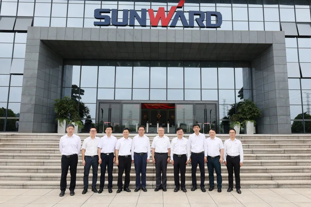 中国联通集团副总司理梁宝俊到访122cc太阳成智能